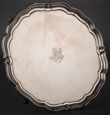 Lot 712 - Salver. A George V silver salver by Carrington & Co, London, 1927