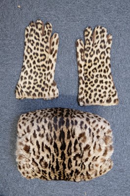 Lot 464 - Clothing. A group of Victorian & Edwardian gentlemen's hats, & other items