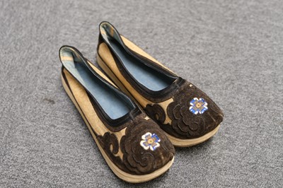 Lot 455 - Chinese. A collection of clothing and decorative items, 19th/20th century