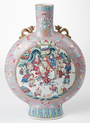 Lot 586 - Moon flask. A Chinese porcelain moon flask of substantial proportions, mid to late 18th century