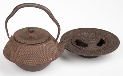 Lot 588 - Teapot. A Japanese cast iron teapot (Tetsubin), Meiji period (1868-1912)