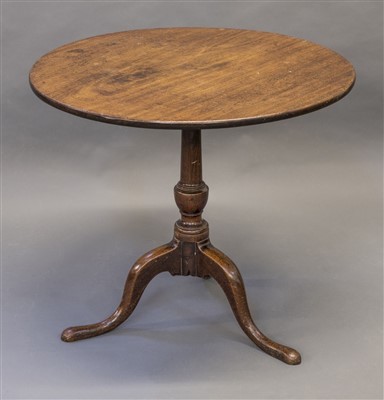 Lot 276 - A George III mahogany tilt-top table