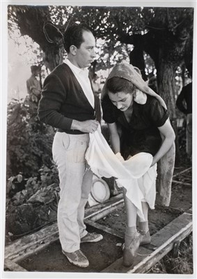 Lot 128 - Capa, Robert, 1913-1954