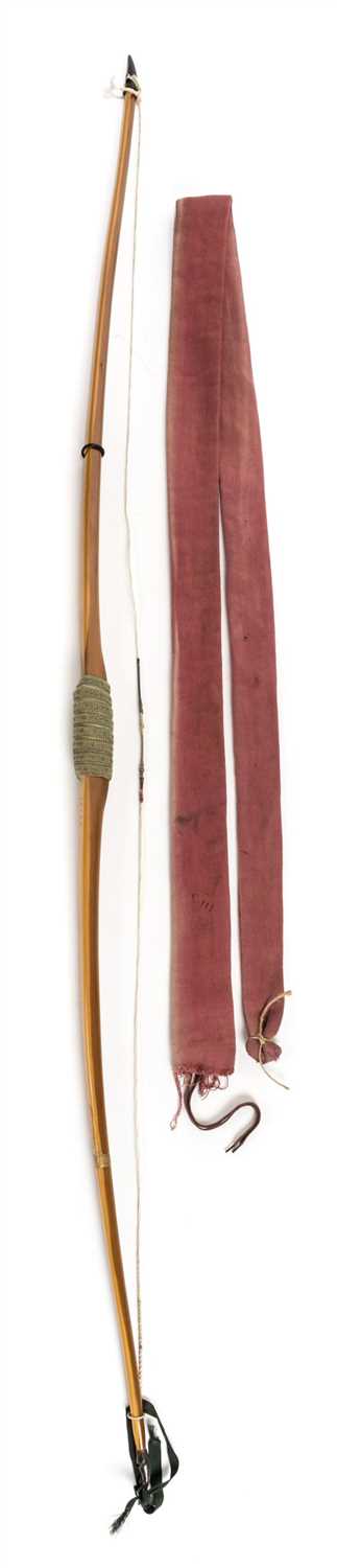 Lot 210 - Longbow.